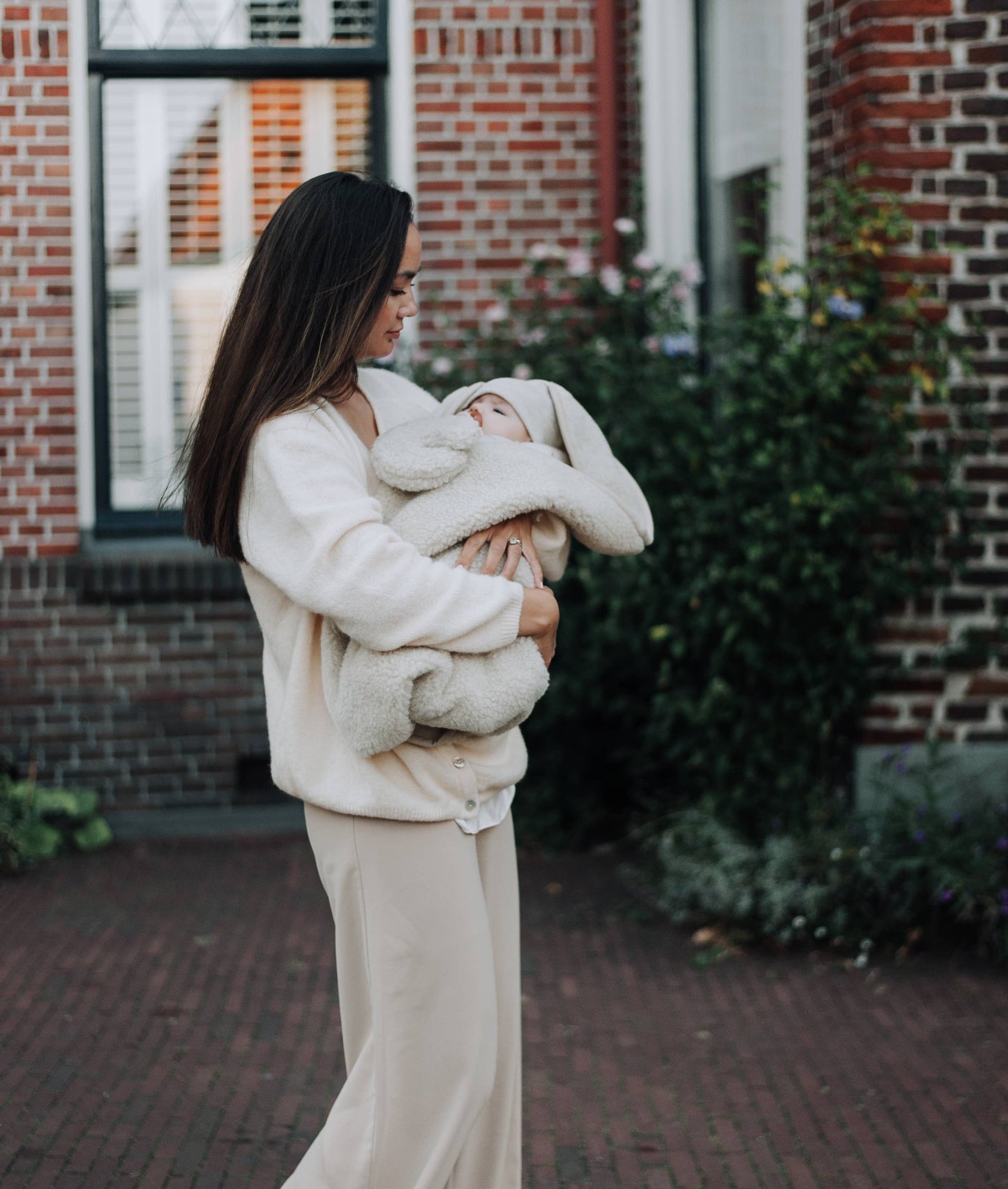 Couverture d’emmaillotage pour bébé avec capuche en 100 % laine mérinos