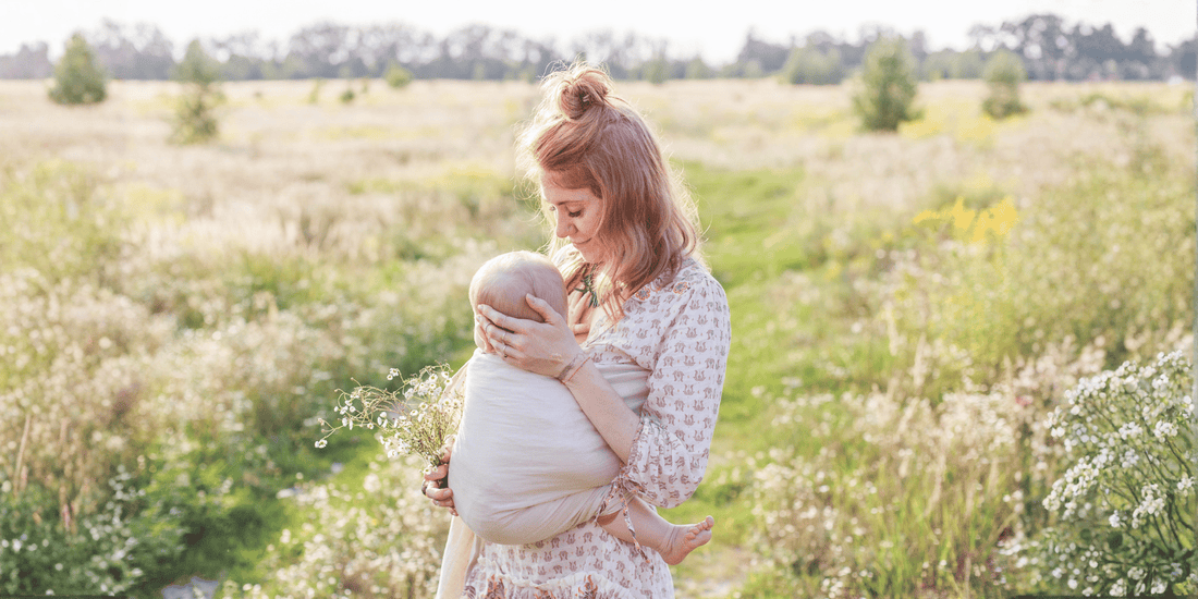 Fordele ved babywearing – derfor vælger flere og flere at bære deres baby