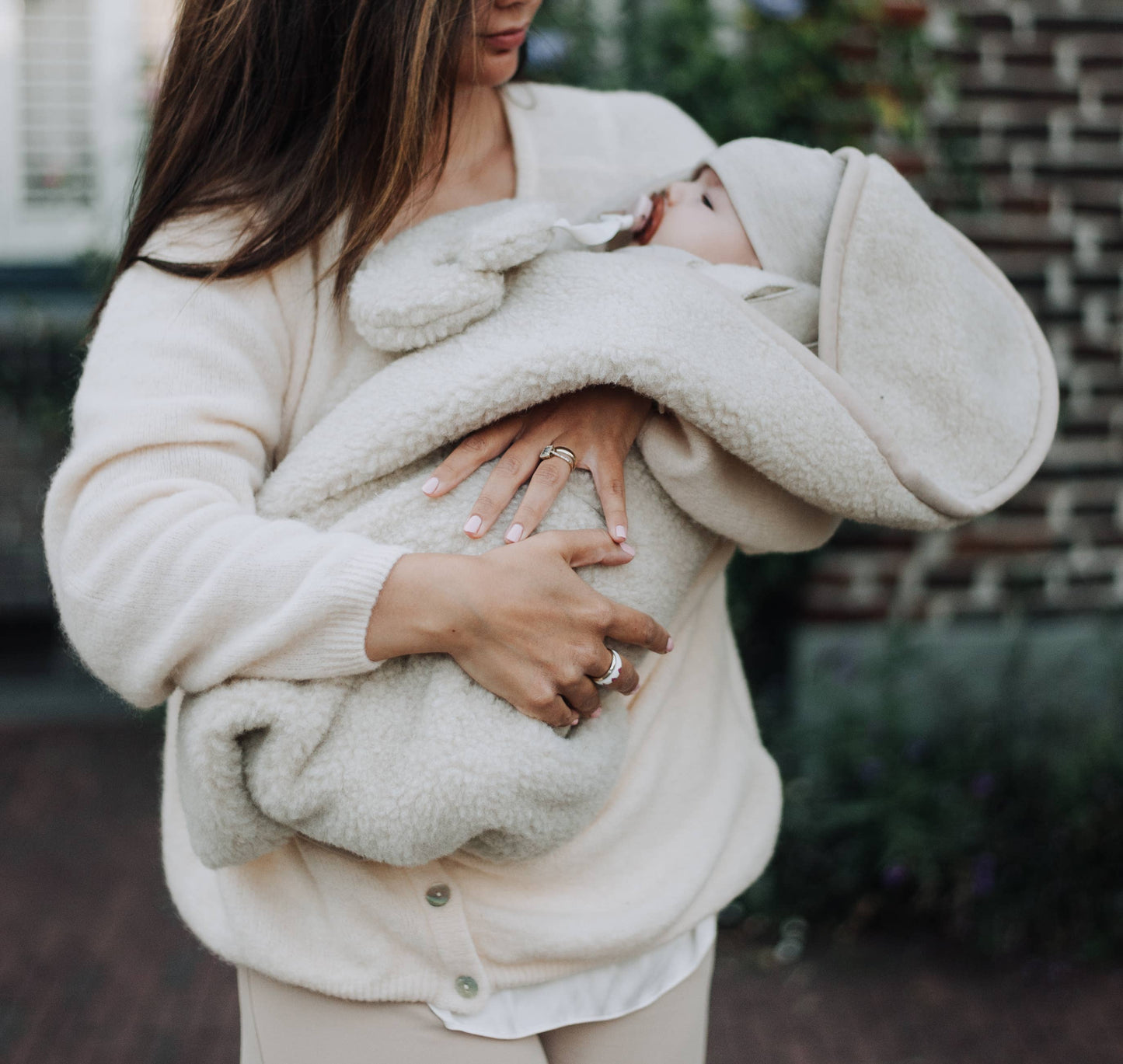 Couverture d’emmaillotage pour bébé avec capuche en 100 % laine mérinos