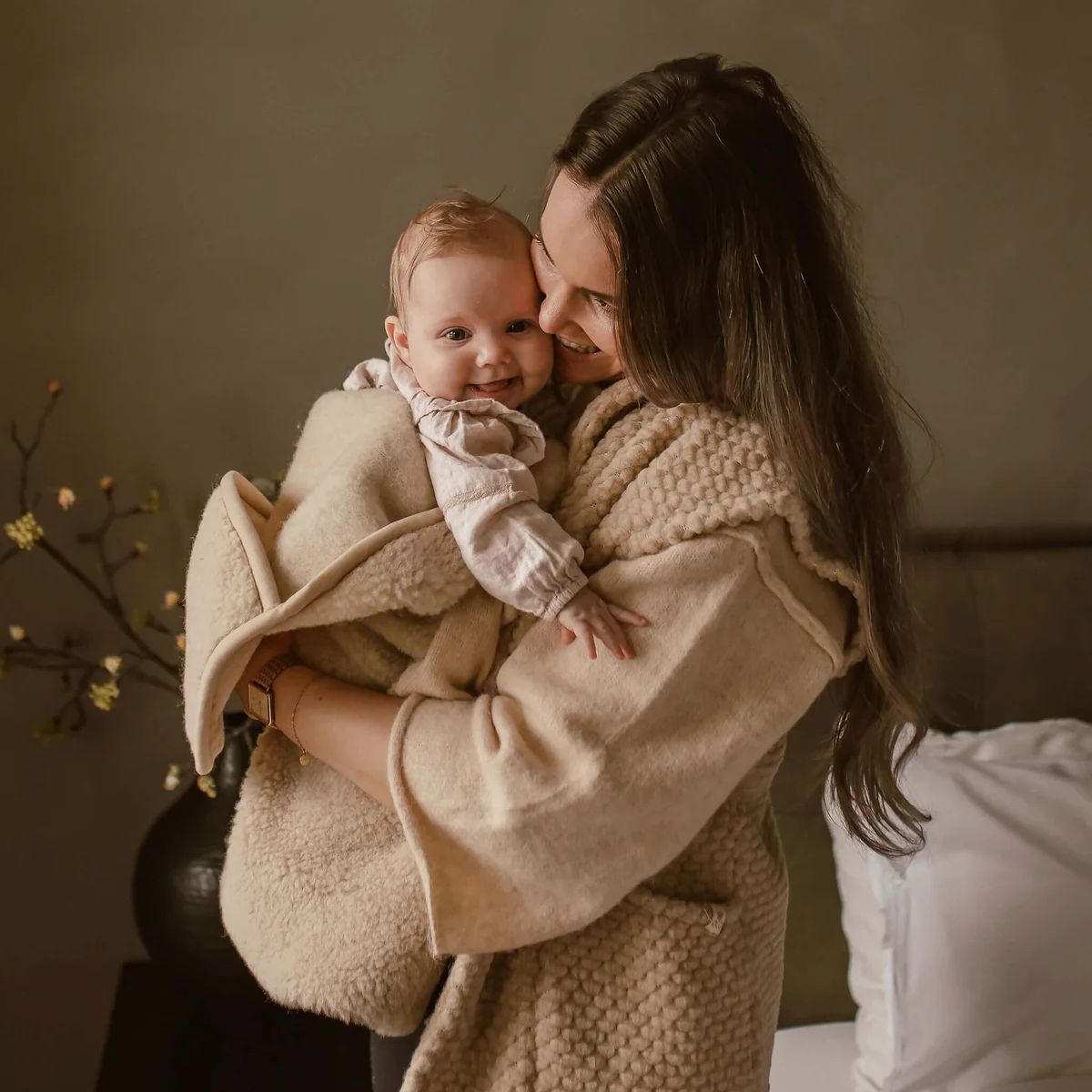 Couverture d’emmaillotage pour bébé avec capuche en 100 % laine mérinos